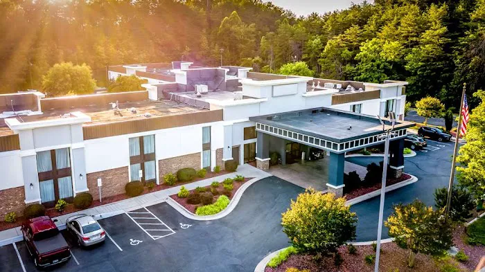 Best Western Plus Yadkin Valley Inn & Suites 4