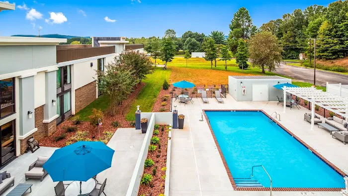 Best Western Plus Yadkin Valley Inn & Suites 4