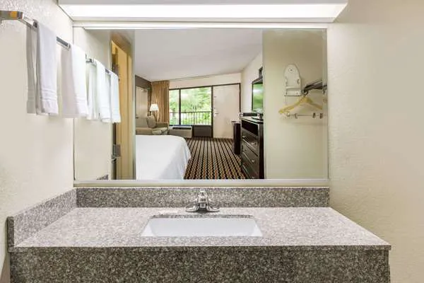 Days Inn by Wyndham Wilkesboro 4