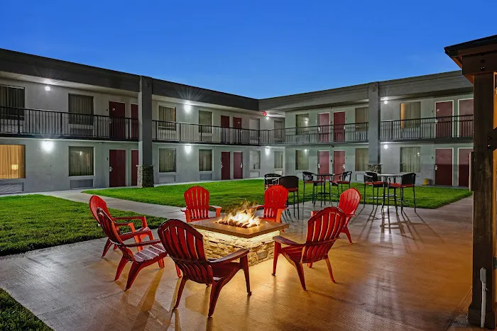 Red Roof Inn & Suites Wilkesboro 4