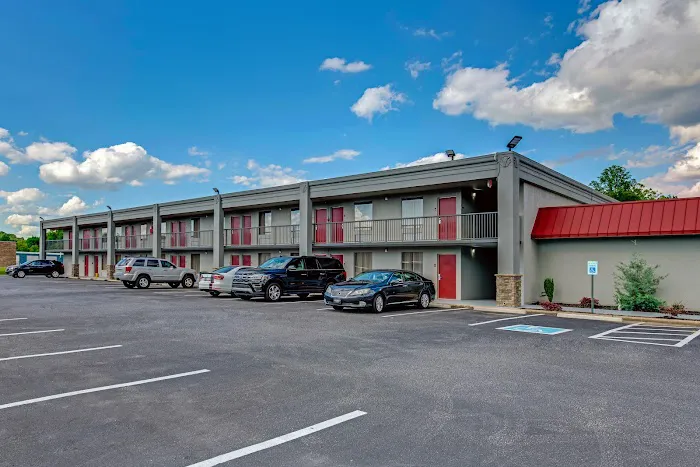 Red Roof Inn & Suites Wilkesboro 4