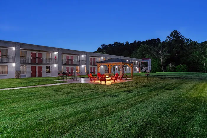 Red Roof Inn & Suites Wilkesboro 4