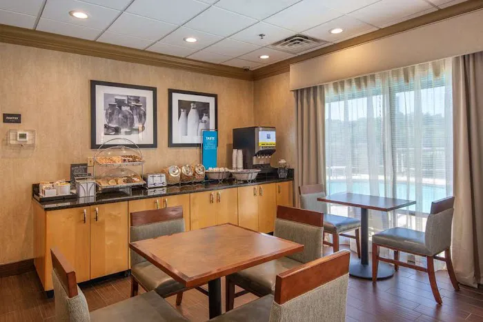 Hampton Inn Wilkesboro 4