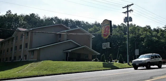 Super 8 by Wyndham Martinsville VA 4