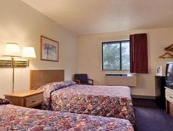 Super 8 by Wyndham Martinsville VA 4