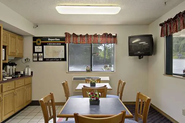 Super 8 by Wyndham Martinsville VA 4