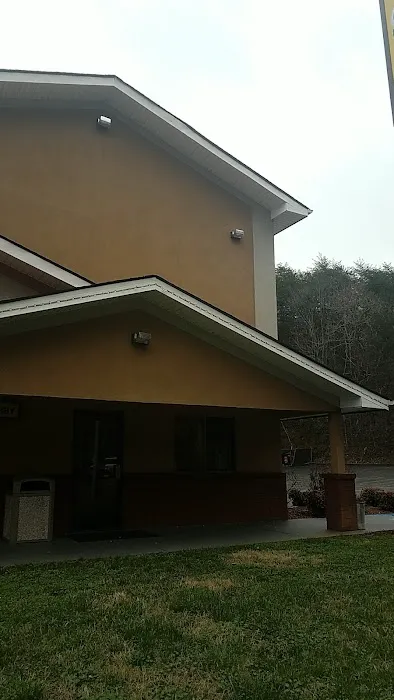 Super 8 by Wyndham Martinsville VA 4