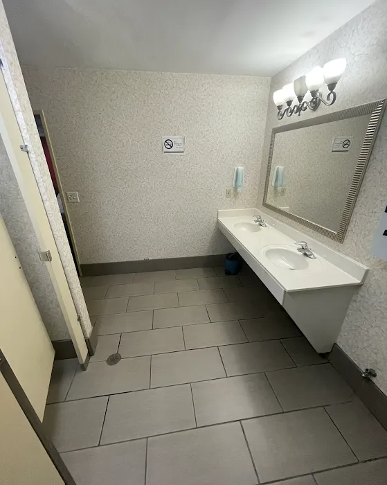 Winston Salem Inn & Suites 4