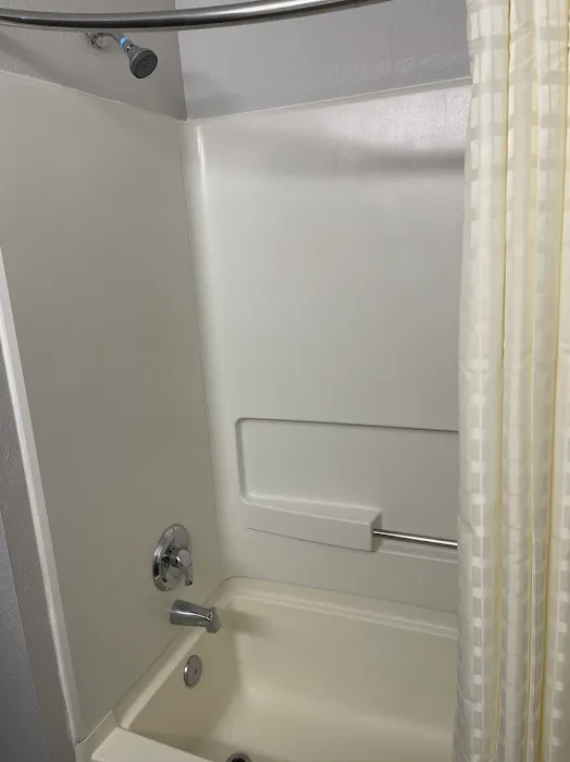 Winston Salem Inn & Suites 4