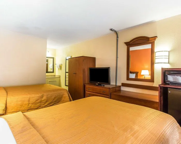 Quality Inn University 4
