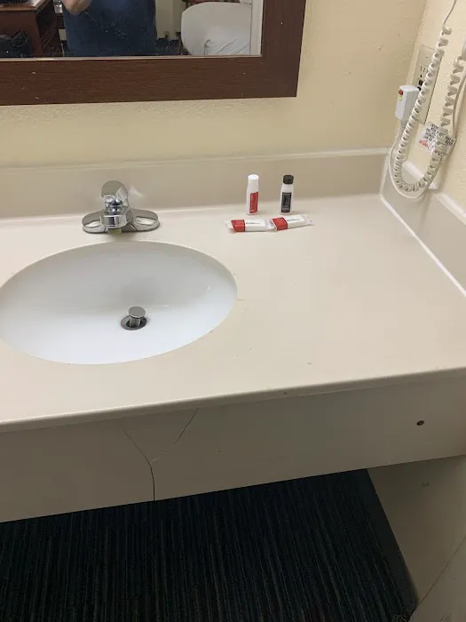 Days Inn by Wyndham Winston Salem North 4