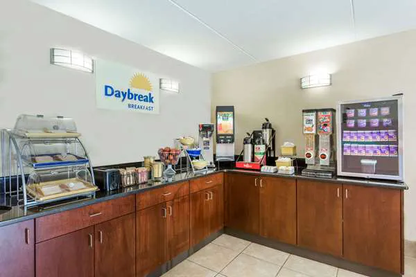 Days Inn by Wyndham Winston Salem North 4