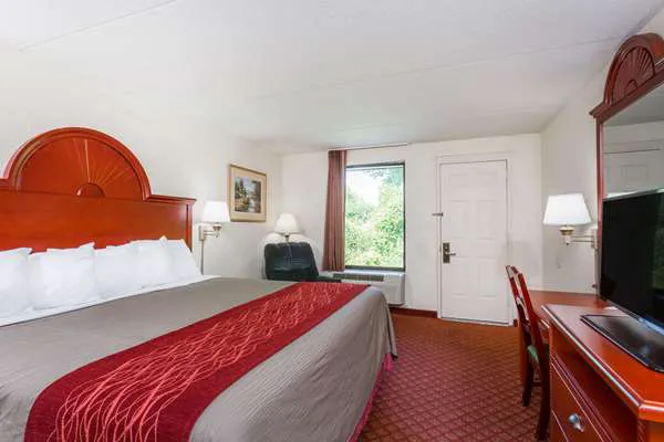 Days Inn by Wyndham Winston Salem North 4