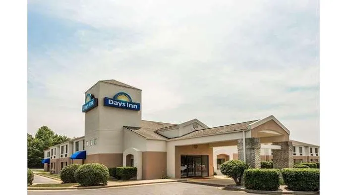 Days Inn by Wyndham Yadkinville 4