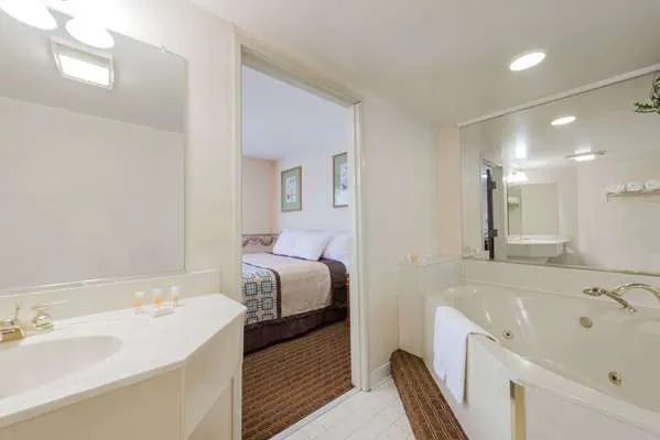 Days Inn by Wyndham Yadkinville 4