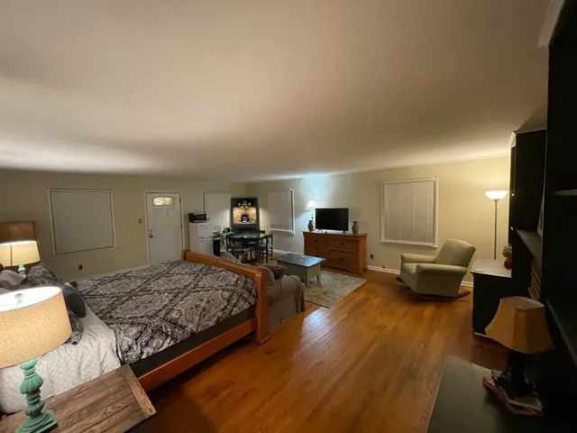 The Big Dam Room and The Seymore House 4