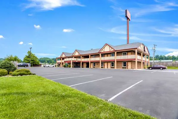 Econo Lodge Glade Springs I-81 4