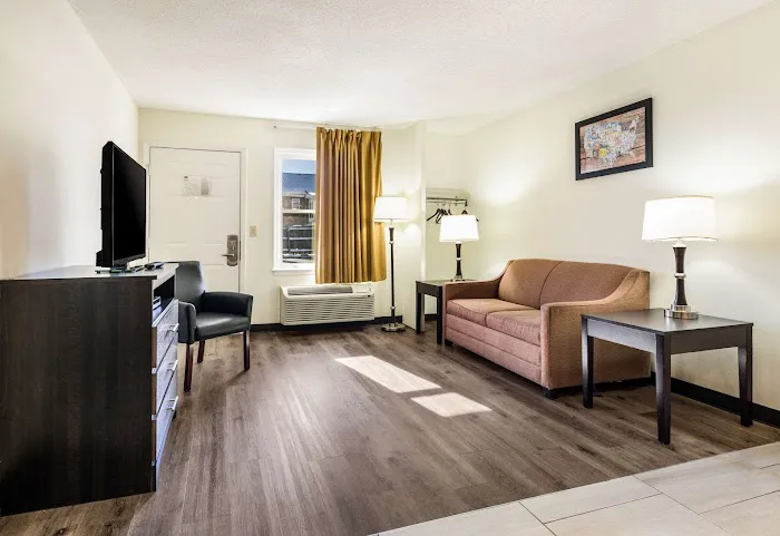 Econo Lodge Glade Springs I-81 4
