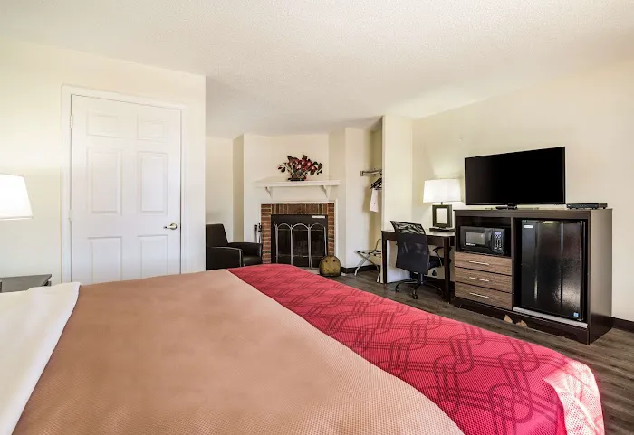 Econo Lodge Glade Springs I-81 4
