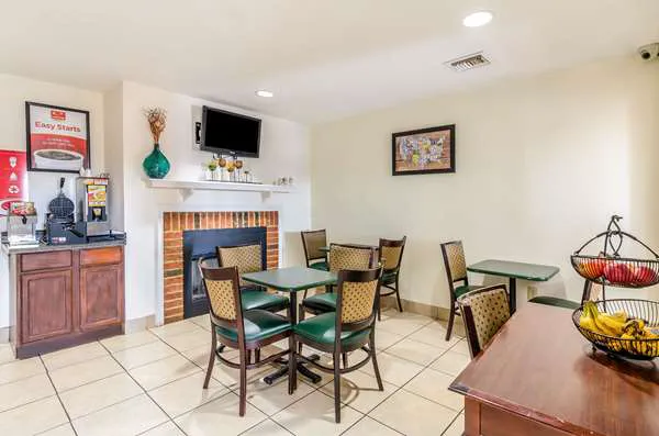 Econo Lodge Glade Springs I-81 4