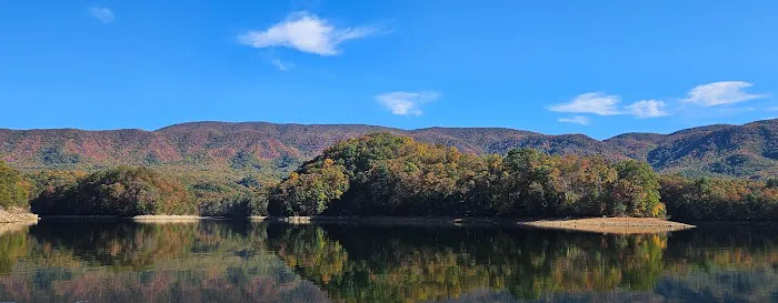 Lakeshore Retreats 4