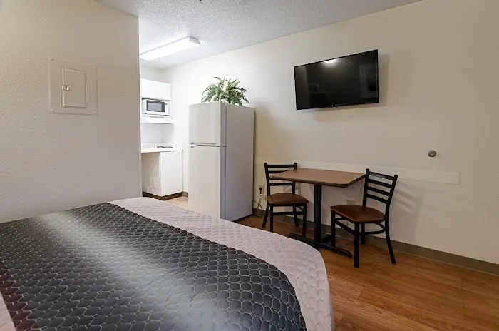 HomeTowne Studios Winston-Salem - University Pkwy 4