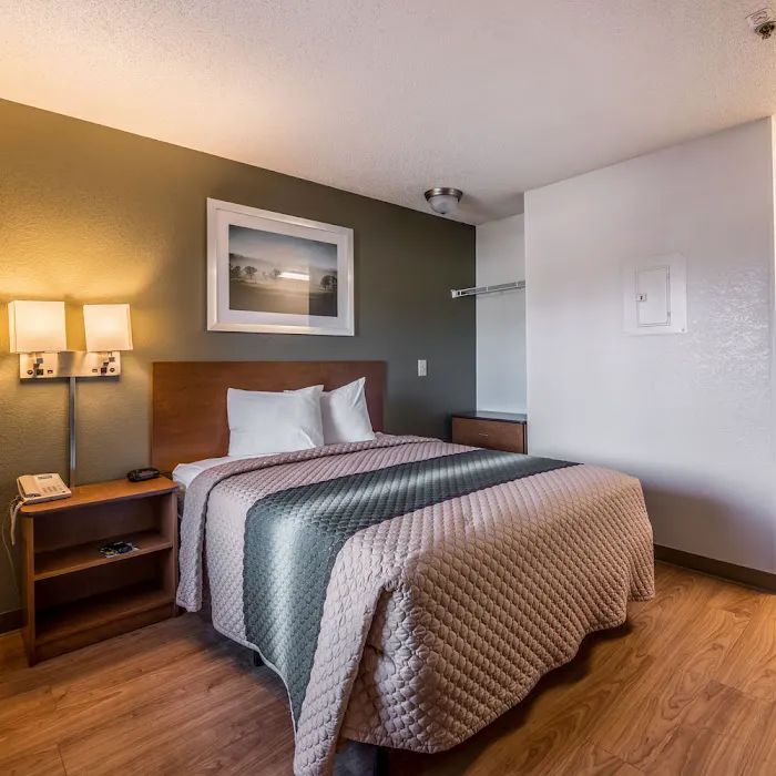 HomeTowne Studios Winston-Salem - University Pkwy 4