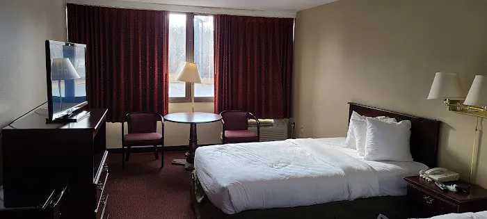 Ramada by Wyndham Winston-Salem 4