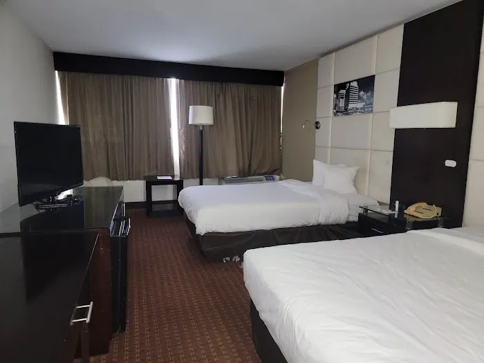 Ramada by Wyndham Winston-Salem 4