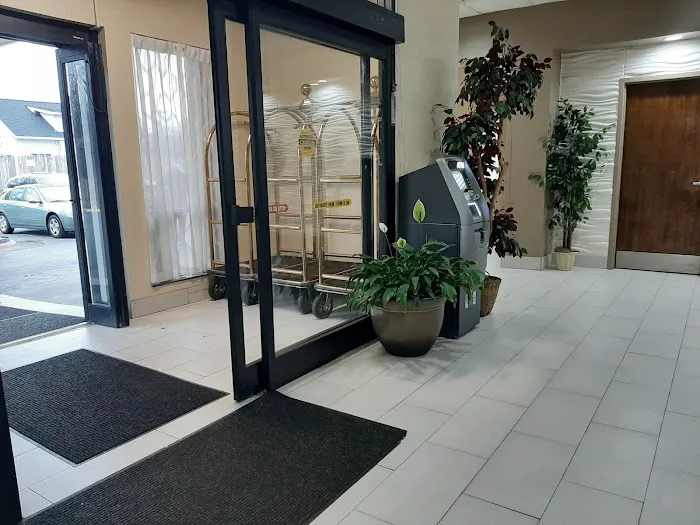Ramada by Wyndham Winston-Salem 4