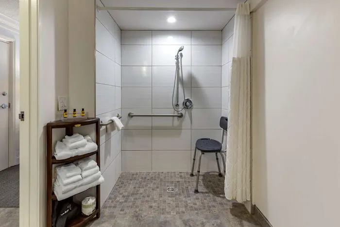 Best Western Plus University Inn 4