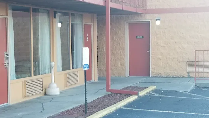 Econo Lodge Marion I-81 4