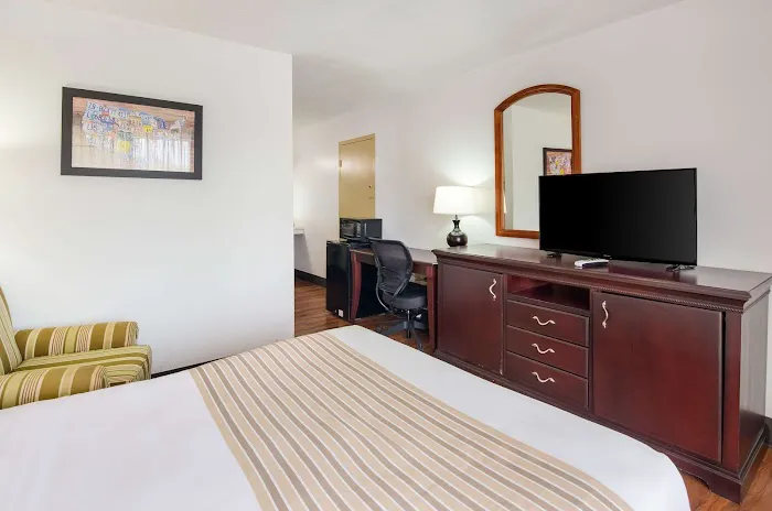 Econo Lodge Marion I-81 4
