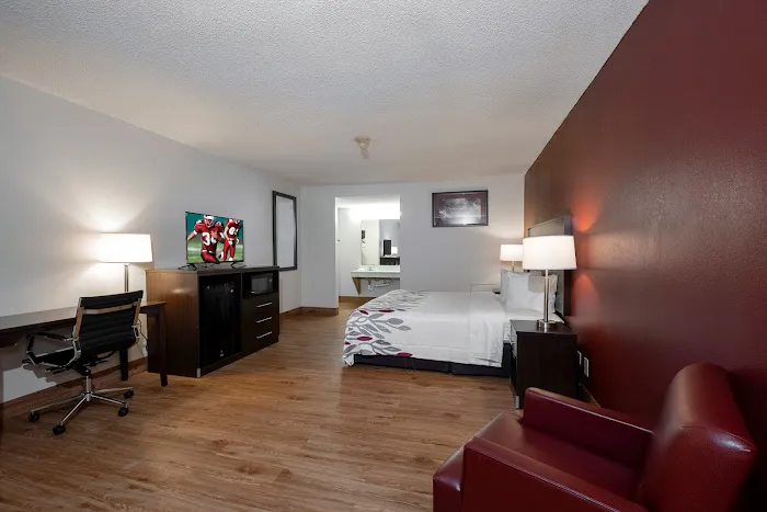 Red Roof Inn Marion, VA 4
