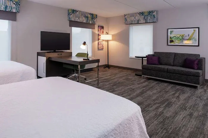 Hampton Inn & Suites Winston-Salem Downtown 5