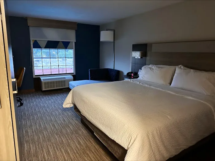 Holiday Inn Express Winston-Salem Medical Ctr Area, an IHG Hotel 4