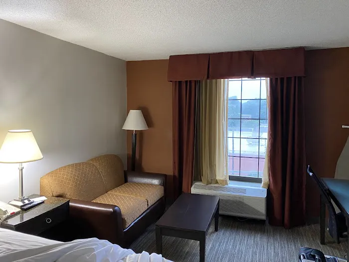 Holiday Inn Express Winston-Salem Medical Ctr Area, an IHG Hotel 4