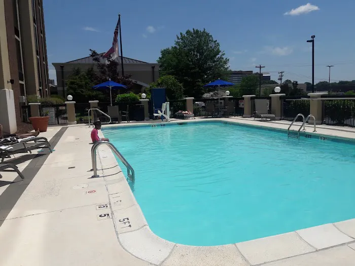 Holiday Inn Express Winston-Salem Medical Ctr Area, an IHG Hotel 4