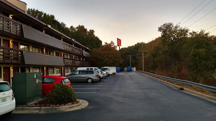 Red Roof PLUS+ Statesville 4