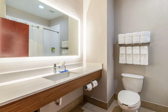 Holiday Inn Express & Suites Statesville by IHG 4