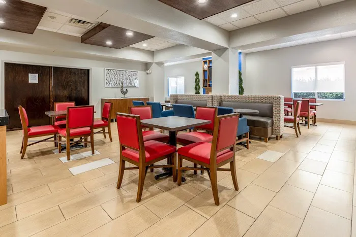 Holiday Inn Express & Suites Statesville by IHG 4