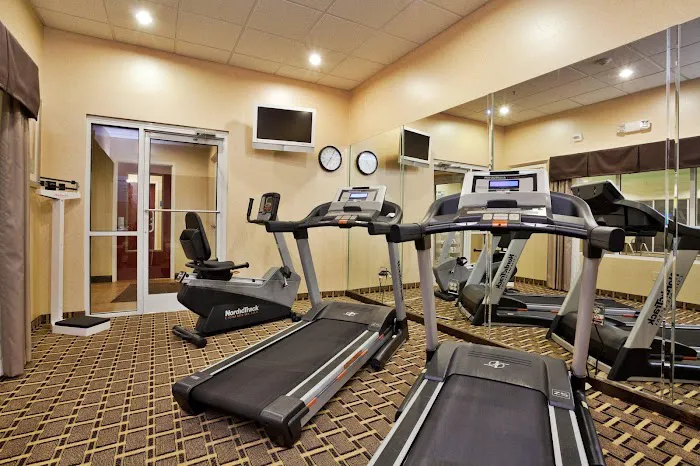 Holiday Inn Express & Suites Statesville by IHG 4