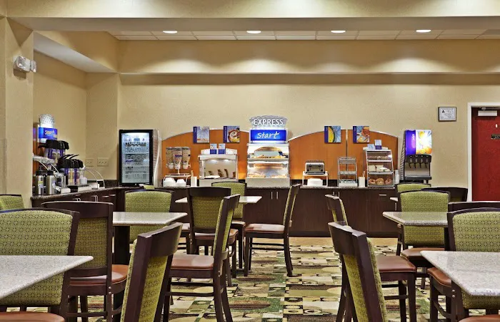 Holiday Inn Express & Suites Statesville by IHG 4