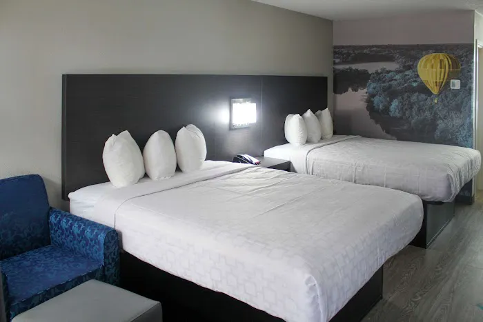 Clarion Pointe Statesville 4
