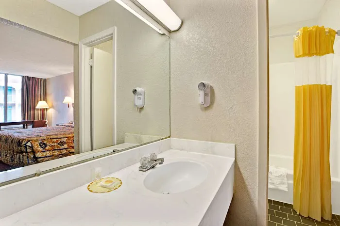 Days Inn by Wyndham Statesville 4