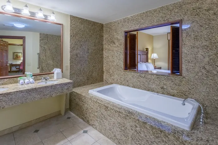 Holiday Inn Express & Suites Lexington NW-the Vineyard by IHG 4