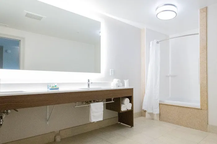 Holiday Inn Express & Suites Lexington NW-the Vineyard by IHG 4