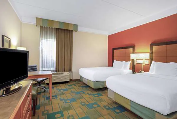 La Quinta Inn & Suites by Wyndham Winston-Salem 4