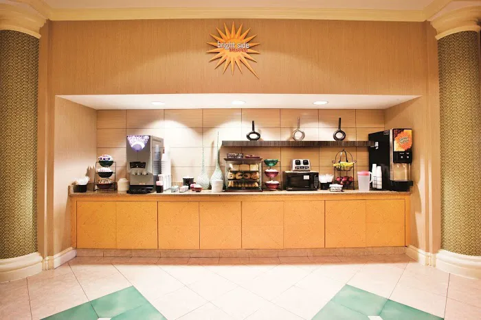 La Quinta Inn & Suites by Wyndham Winston-Salem 4