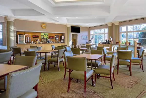 La Quinta Inn & Suites by Wyndham Winston-Salem 4